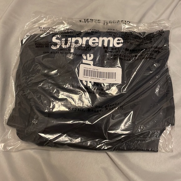 Authentic Supreme Cross Box logo navy tshirt - Picture 3 of 4
